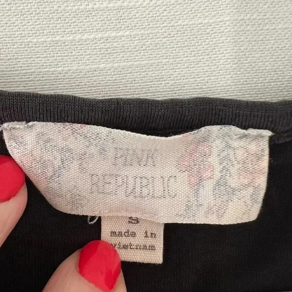 Pink Republic V Hem Tank Top - Picture 3 of 5